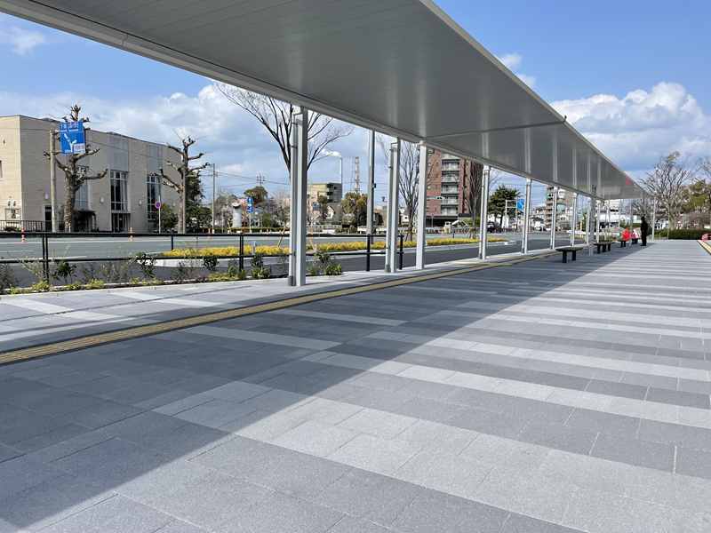 宇部市役所周辺歩道のインターロッキングブロック施工現場です。製品は遮熱ILB（打ち放し）